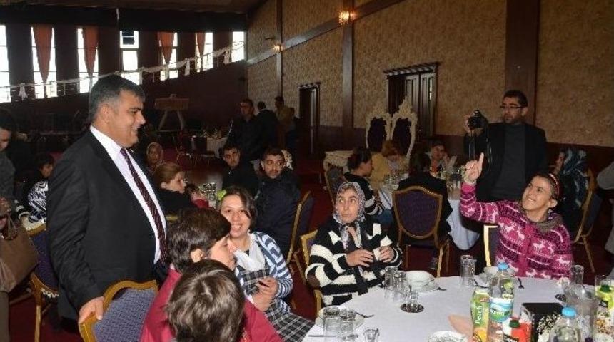 Başkan &Ouml;zg&uuml;ven, Engellilerle Bir Araya Geldi