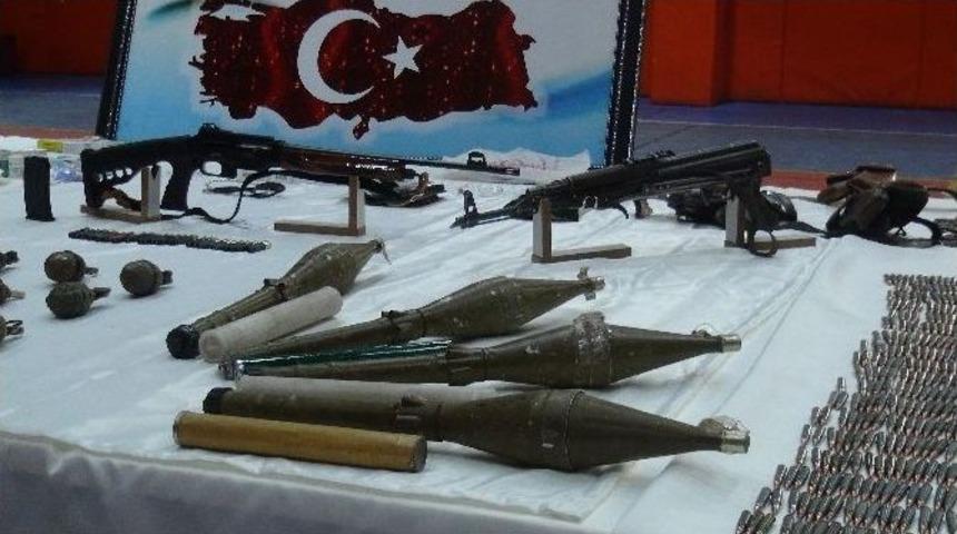 Ş&uuml;phe &Uuml;zerine Durdurulan Ara&ccedil;tan Cephanelik &Ccedil;ıktı