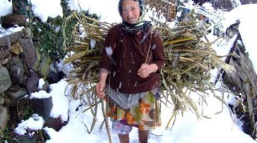 Rize&rsquo;de Soğuk Hava Ve Kar Yağışı Hayatı G&uuml;&ccedil;leştiriyor