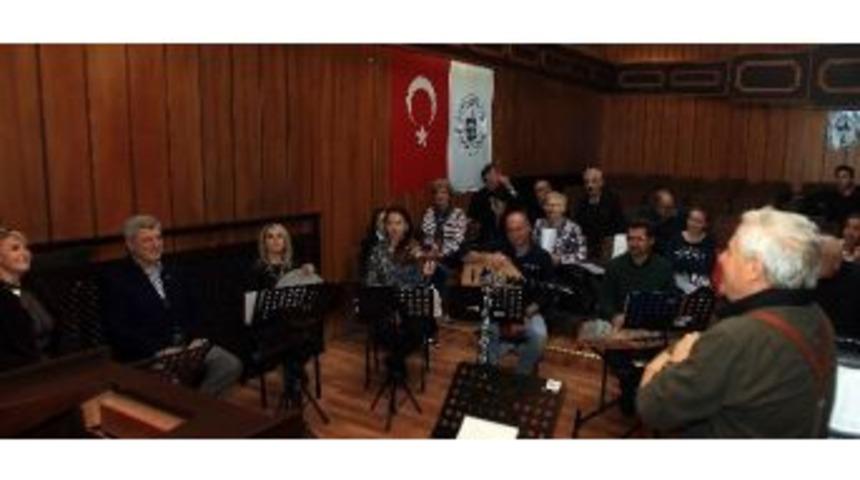 Başkan Karaosmanoğlu, T&uuml;rk Sanat M&uuml;ziği Topluluğuna Katıldı