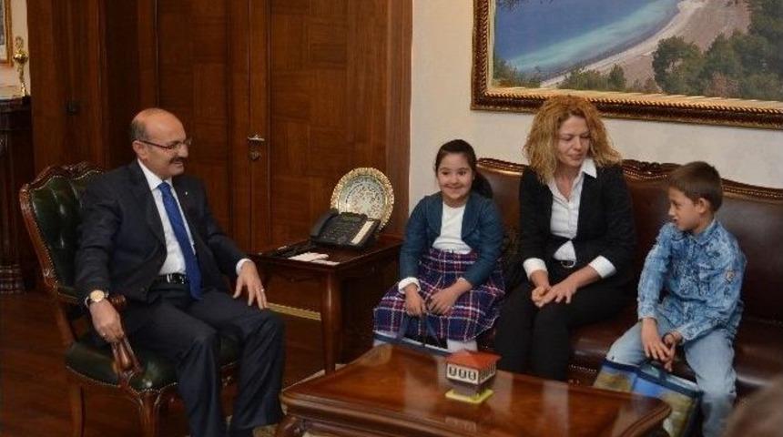 Burdur Valisi K&uuml;rkl&uuml;, "engelliler Bizim Canımız, Baş Tacımız"