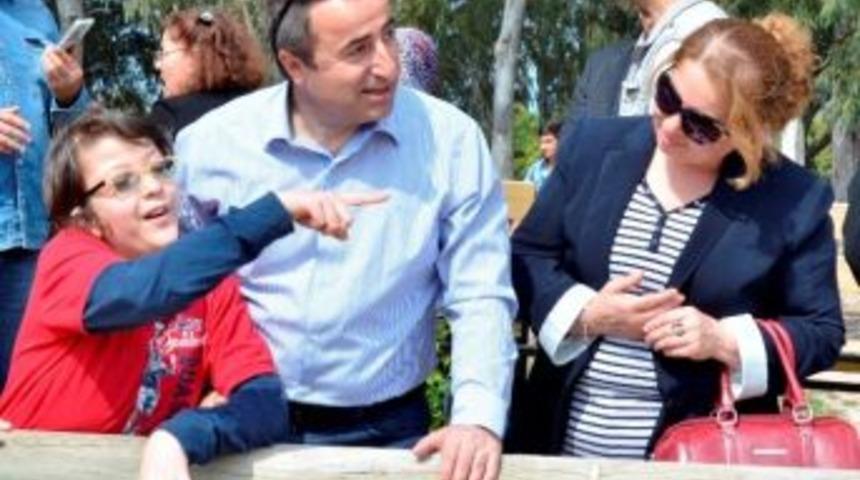 Antalya Emniyet M&uuml;d&uuml;r&uuml; Cemil Tonbul Engelliler G&uuml;n&uuml;n&uuml; Kutladı