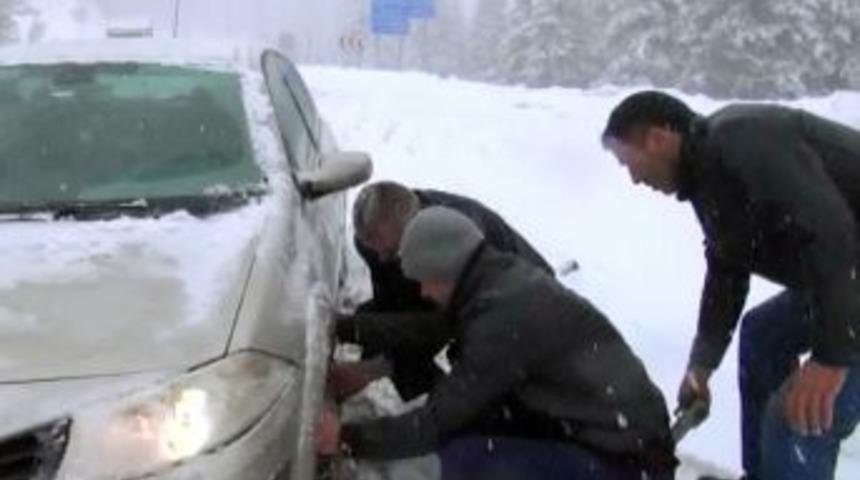 Ilgaz Dağı&rsquo;nda Ulaşıma Kar Engeli