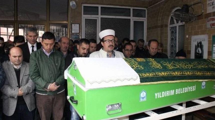 Halı Sahada Kalp Krizinden &Ouml;len Kişi Toprağa Verildi