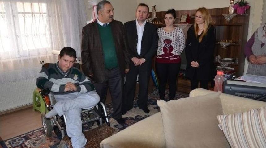 Evde Eğitim G&ouml;ren Furkan&rsquo;ı &Ouml;ğretmenleri Ziyaret Etti