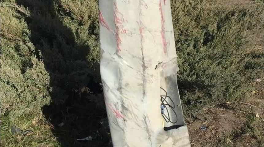 Hasarlı Aydınlatma Direği Tehlike Sa&ccedil;ıyor