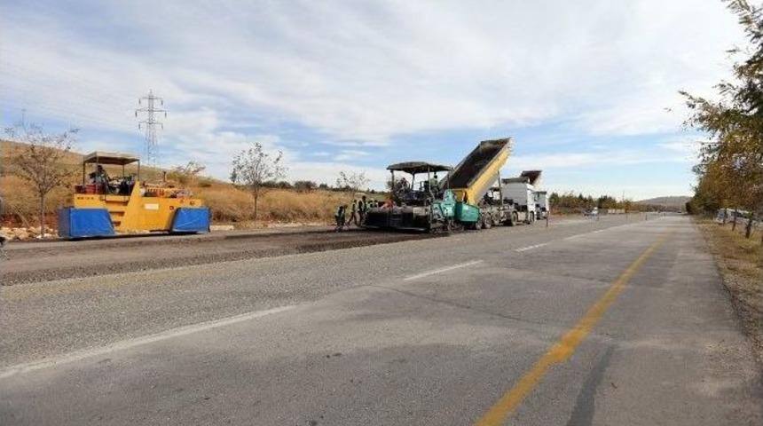 B&uuml;y&uuml;kşehir, Gaziantep-kilis Yolunun Asfaltını Yeniliyor