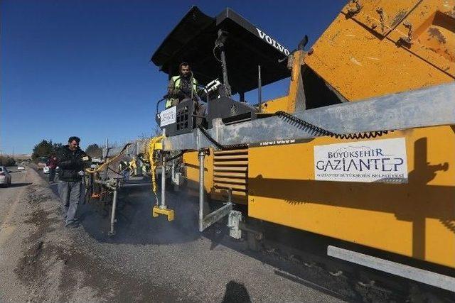 Büyükşehir, Gaziantep-kilis Yolunun Asfaltını Yeniliyor