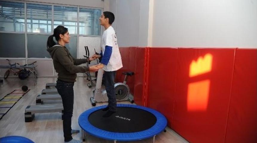 Engelli &Ccedil;ocuklar Sporla Hayata Adım Atıyor