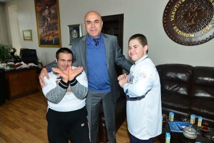 Ali Korkut, Gününü Onlara Ayırdı G5