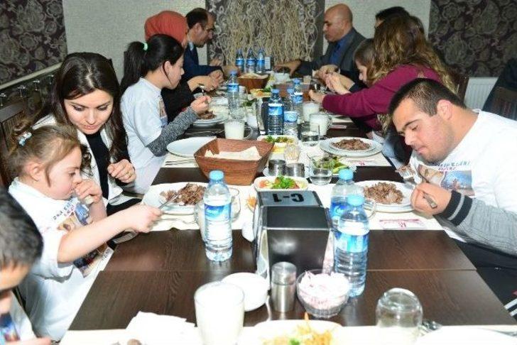 Ali Korkut, Gününü Onlara Ayırdı G2