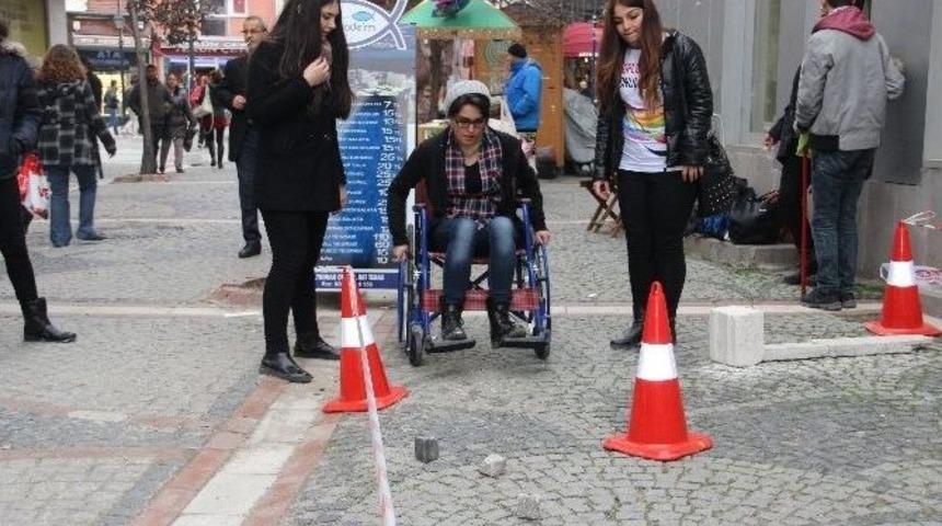 G&ouml;n&uuml;ll&uuml;lerden Empati Etkinliği