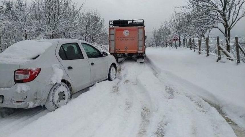 Yolda Mahsur Kalan Ara&ccedil;ların İmdadına Afad Yetişti