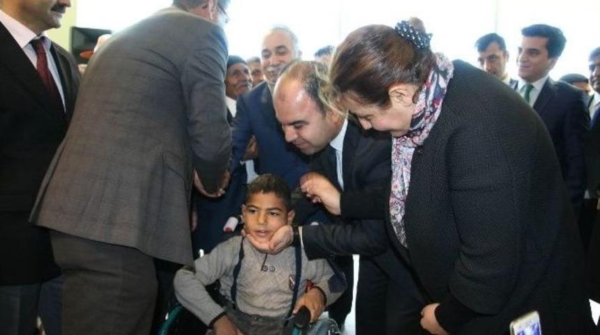 Şanlıurfa B&uuml;y&uuml;kşehir Belediye Başkanı Nihat &Ccedil;ift&ccedil;i Tekerlekli Sandalyede Basket Atışı Yaptı