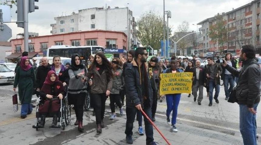 &Uuml;niversite &Ouml;ğrencilerinden Engelliler İ&ccedil;in Farkındalık Y&uuml;r&uuml;y&uuml;ş&uuml;