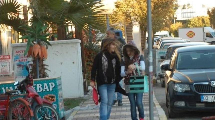 Şiddetli R&uuml;zgar Vatandaşlara Zor Anlar Yaşattı