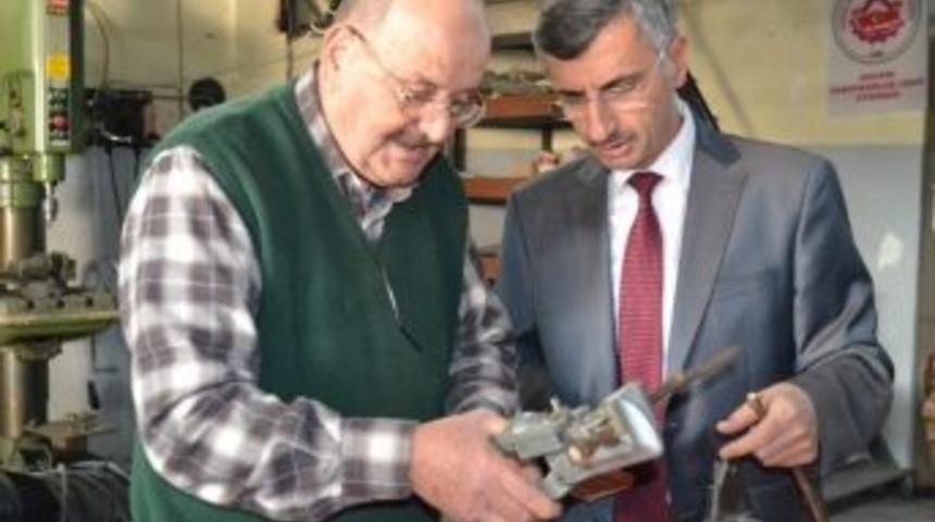 Vali Bektaş Mucit Nuri Ses&rsquo;in İmalathanesinde