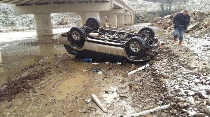 Kontrolden &Ccedil;ıkan Cip K&ouml;pr&uuml;den U&ccedil;tu