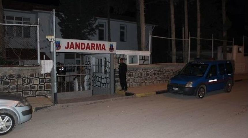 Elleri Bağlı Vaziyette &Ouml;l&uuml; Bulunan Şahsın Zanlılar Adliyeye &Ccedil;ıkarıldı