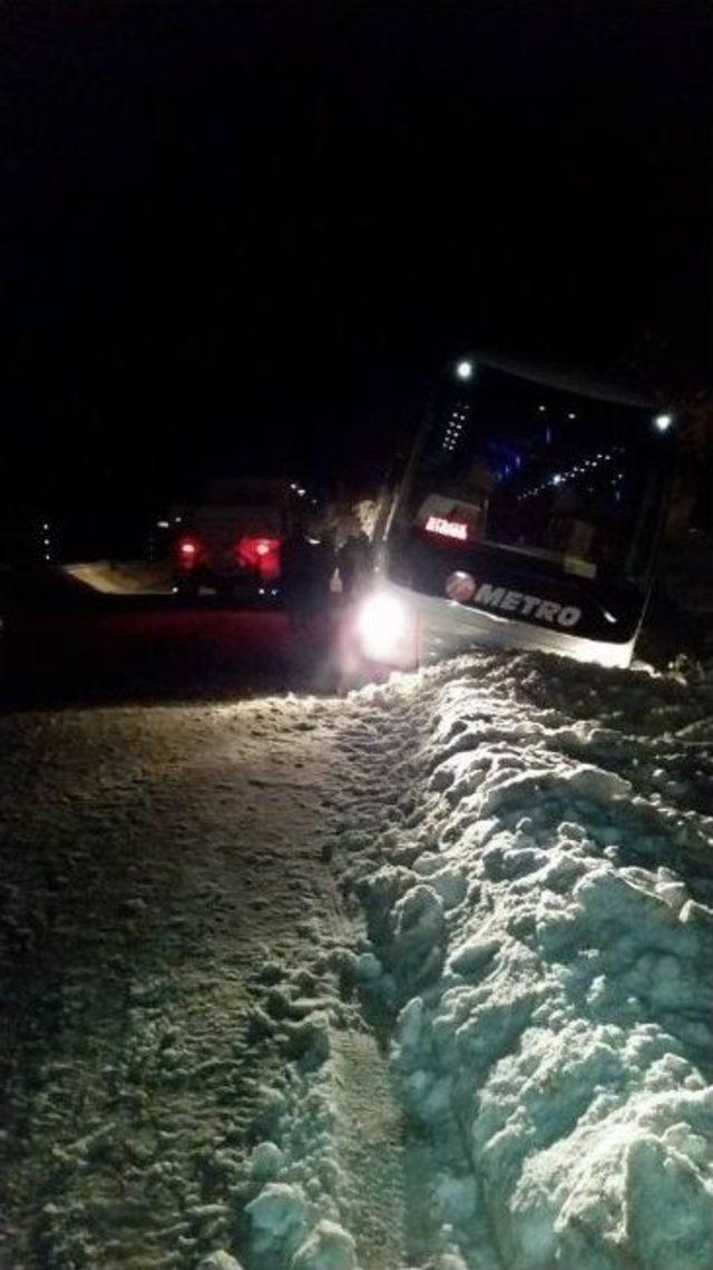 Kastamonu’da Yolcu Otobüsü Kara Saplandı