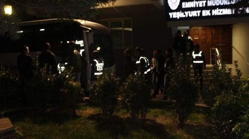 G&ouml;zaltına Alınan 18 Sanık Sağlık Kontrol&uuml;nden Ge&ccedil;ti