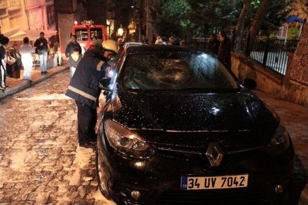 Beyoğlu&rsquo;nda 5 Ara&ccedil; Kundaklandı