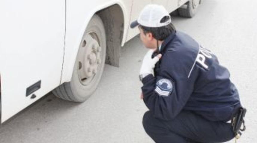 Trafik Ekiplerinden Kış Lastiği Denetimi