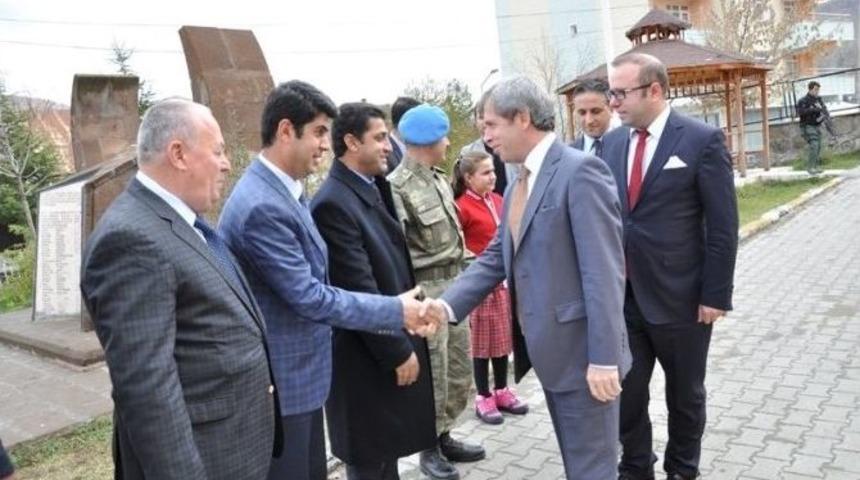 Bitlis Valisi Mutki İl&ccedil;esini Ziyaret Etti