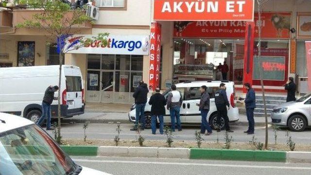 Pompalı Tüfekle Kargo Şubesini Bastı