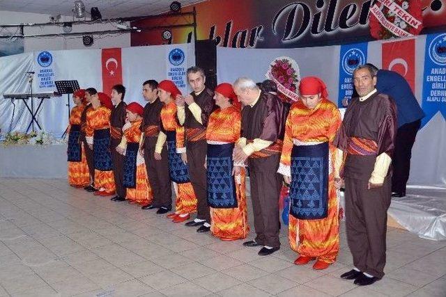 Protokol Üyeleri Koltuk Yerine Tekerlekli Sandalyede Oturdu