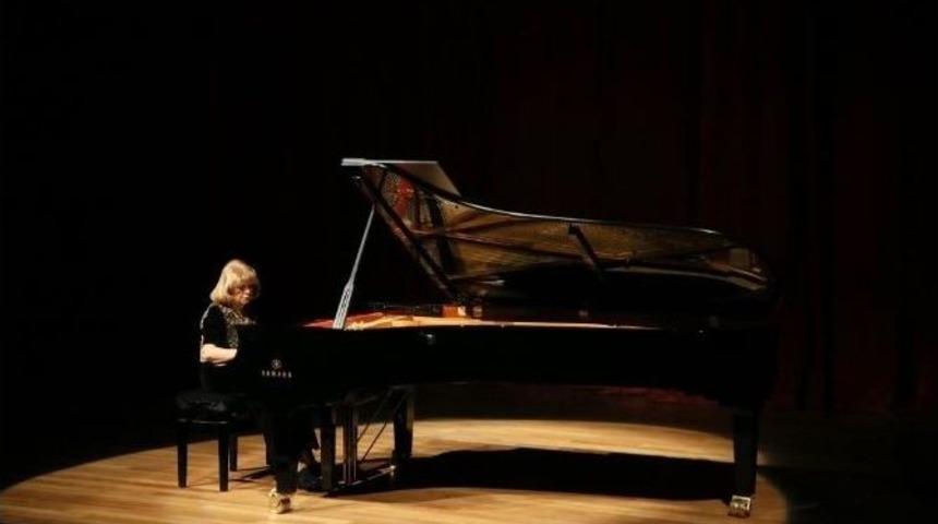 İdil Biret&rsquo;ten Muhteşem Resital