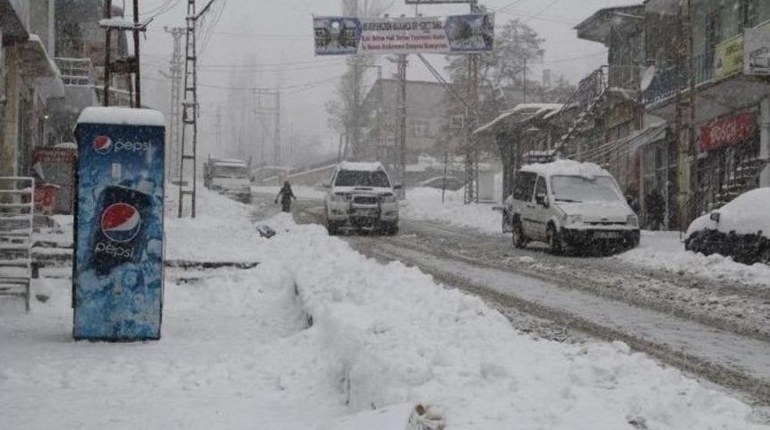 Başkale&rsquo;de 80 Mahalle Yolu Ulaşıma Kapandı