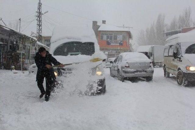 Başkale’de 80 Mahalle Yolu Ulaşıma Kapandı