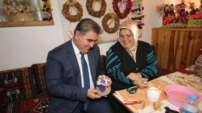 Başkan &Ouml;zdemir K&uuml;lt&uuml;r Evlerini Dolaştı