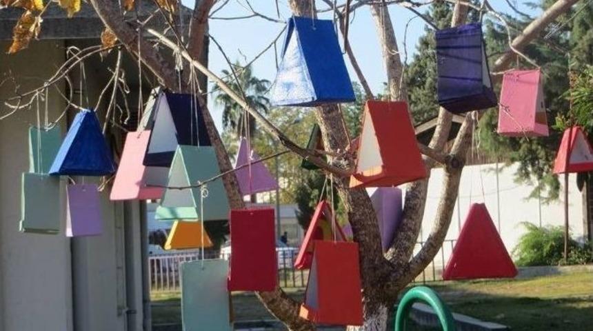 &Ccedil;&uuml; Yerleşkesinde Kuşlara Yemlik