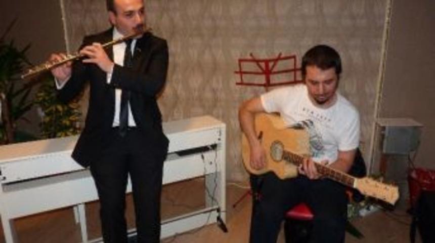 M&uuml;zik Eğitimi Veren Sanat Okuluna Karnaval Gibi A&ccedil;ılış