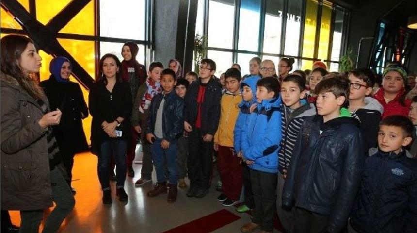 Bilgi Evi &Ouml;ğrencileri &ldquo;gerilim Ve Diyalog&rdquo; Sergisini Gezdi