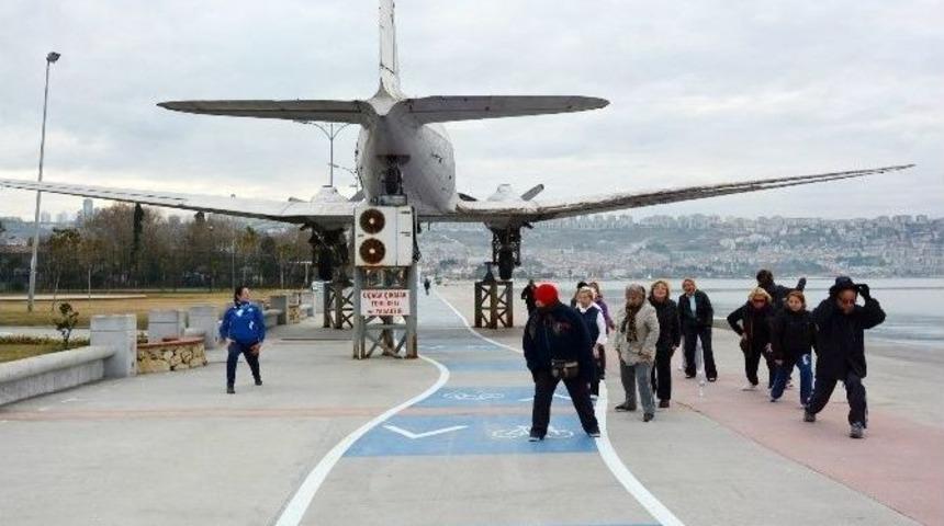 B&uuml;y&uuml;k&ccedil;ekmeceli Kadınlar G&uuml;ne Sporla Başlıyor