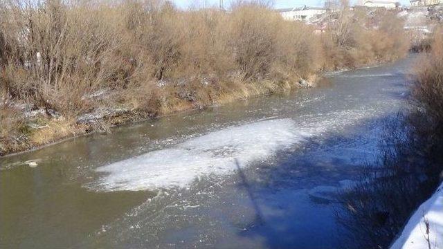 Kars Çayı Kısmen Dondu