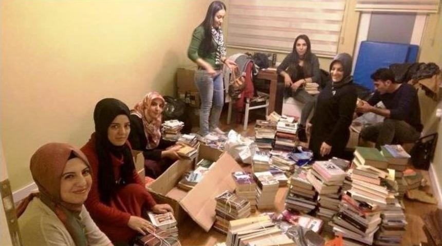Tutuklu Ve H&uuml;k&uuml;ml&uuml;ler İ&ccedil;in 4 Bin 500 Kitap Toplandı