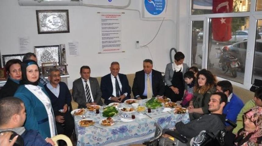 &Ouml;demiş Protokol&uuml; &Ouml;zel &Ouml;ğrenciler İle Bir Araya Geldi