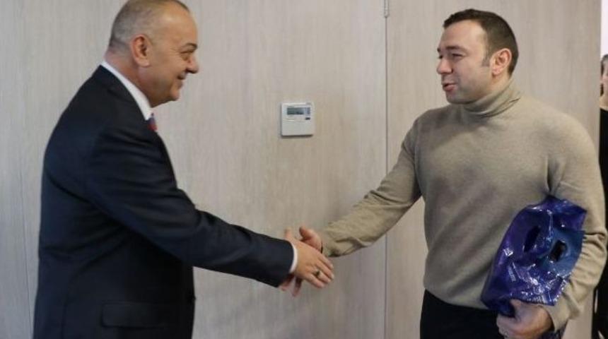 Fenerbah&ccedil;eli Y&ouml;neticiden Başkan Erg&uuml;n&rsquo;e Ziyaret