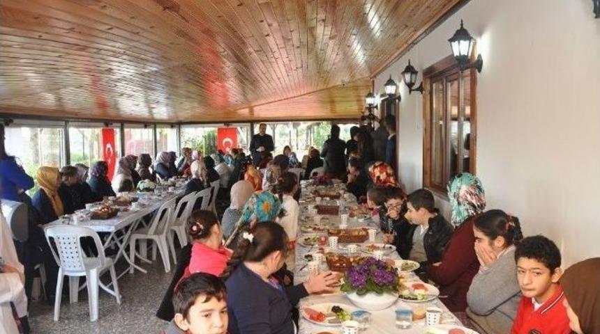 Başkan Ayaz Engellilerle Buluştu