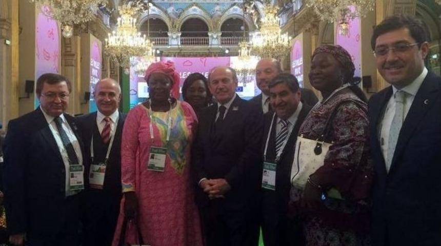 Başkan Akg&uuml;n, Paris&rsquo;te İklim Zirvesi&rsquo;ne Katıldı