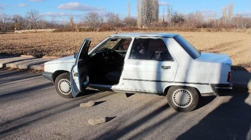 Polis Memuru, &Ouml;zel Aracında Başından Vurulmuş Halde Bulundu