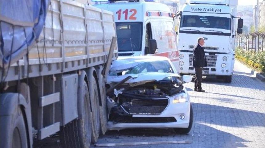 &Ccedil;anakkale&rsquo;de Trafik Kazası: 4 Yaralı