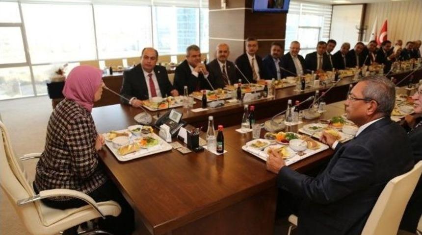 İş Adamları Vekiller İle Buluştu