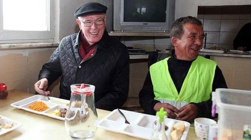 Başkan Kurt Maden Emek&ccedil;ileriyle Yemek Yedi