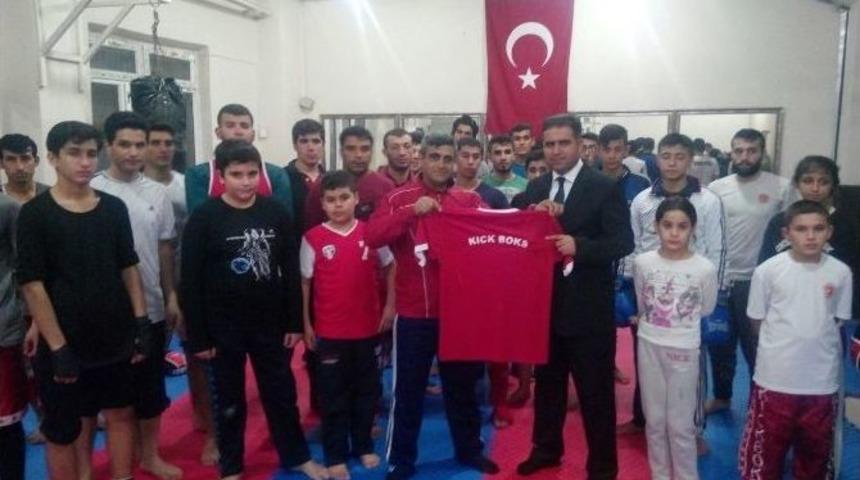 Milletvekili Fırat, Şampiyonaya Hazırlanan Sporcuları Ziyaret Etti