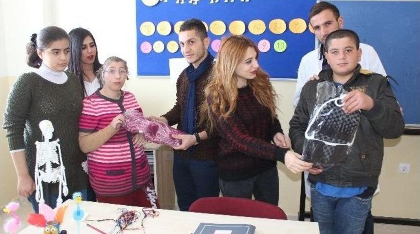 &Uuml;niversite &Ouml;ğrencilerinden &lsquo;sevgi G&uuml;n&uuml;&rsquo; Projesi